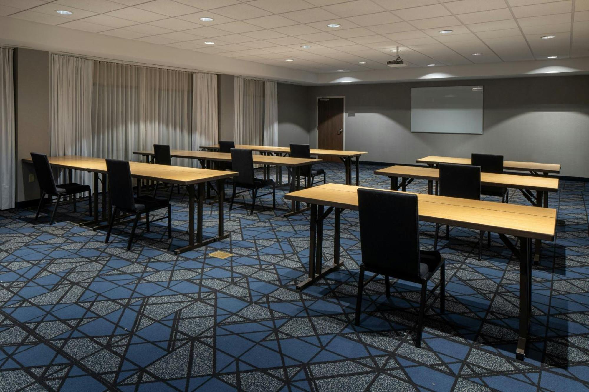 Courtyard By Marriott Jackson Airport/Pearl Hotel Ngoại thất bức ảnh