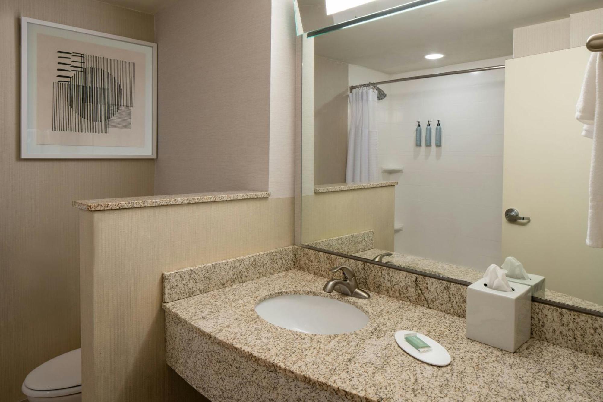 Courtyard By Marriott Jackson Airport/Pearl Hotel Ngoại thất bức ảnh